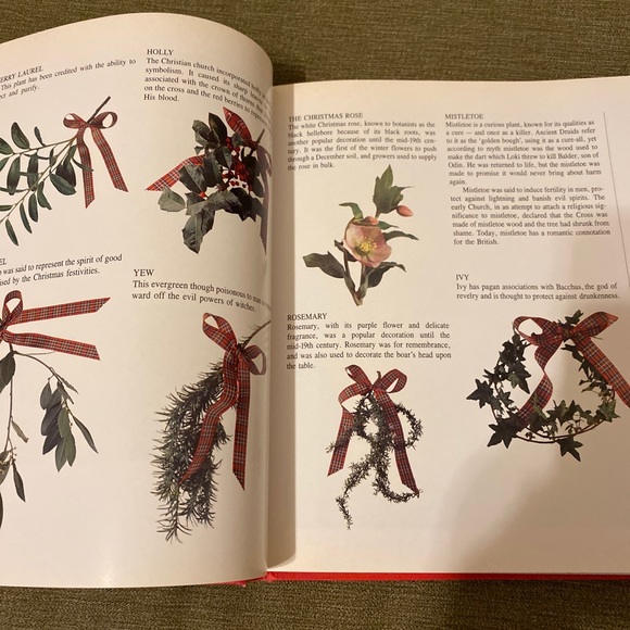 The Christmas Heirloom Book, a beautiful vintage book with great photographs - Picture 8 of 10